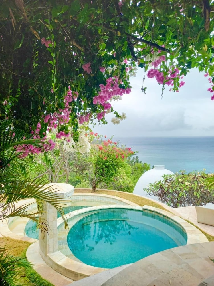 Mentigibay Dome Villa Lombok