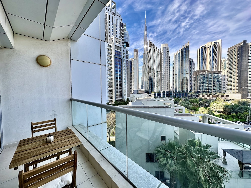 Lux BnB Executive Tower Business Bay
