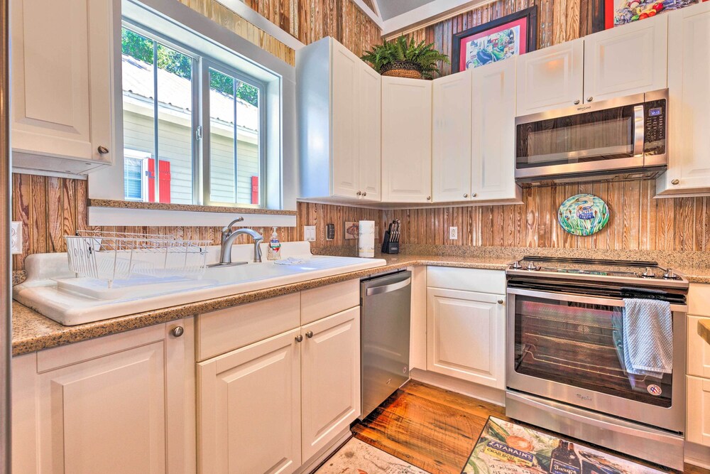 Cottage w/ Porch - 3 Min Walk to Bay St Louis view 2