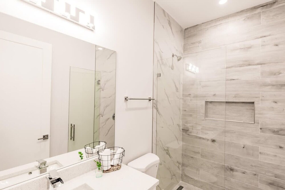 Luxurious Naples 4BR w Pool by Vanderbilt Beach