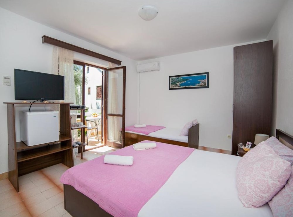 Petrovac Serenity Stay Near the Beach