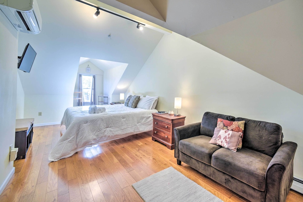 1/2 Mi to Windham Mtn: Main Street Condo view 5