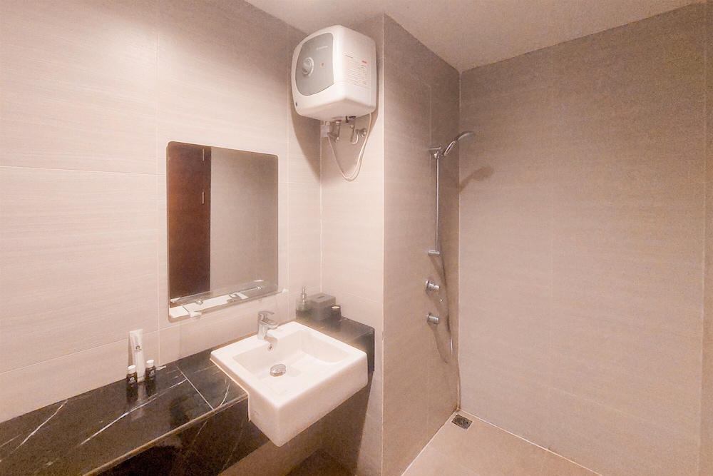 Simply Studio (No Kitchen) Apartment at 16th Floor West Vista