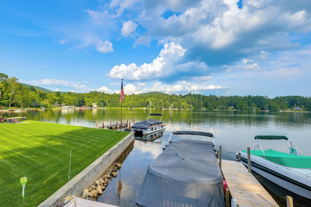 Game Room, Patio & Stunning Views: Lakefront Home!