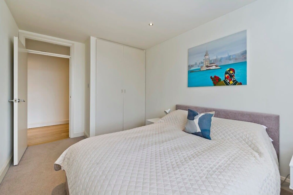 2 Bedroom Apartment - Bayswater
