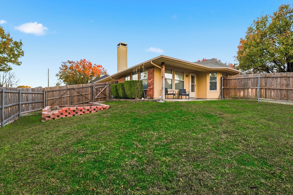 Lux Cozy 5B2B Home for Families