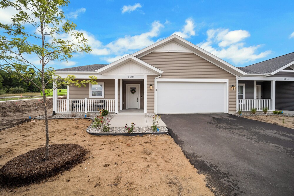 Hotel Traverse City Flats - Image 1