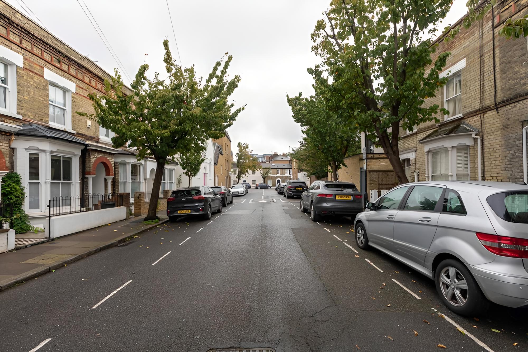Vibrant 1BD Home With Outdoor Patio - Hammersmith!