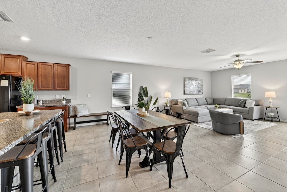 Spacious Getaway Near Apollo Beach 5 Bedroom Home