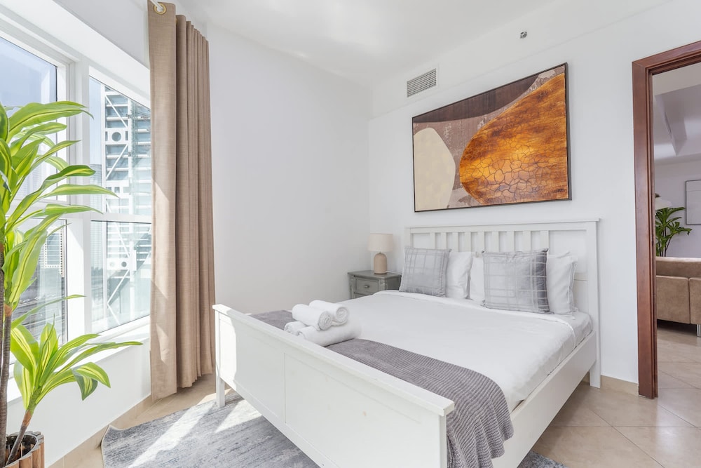 Spacious Serene 2 Bedroom in JLT for 4
