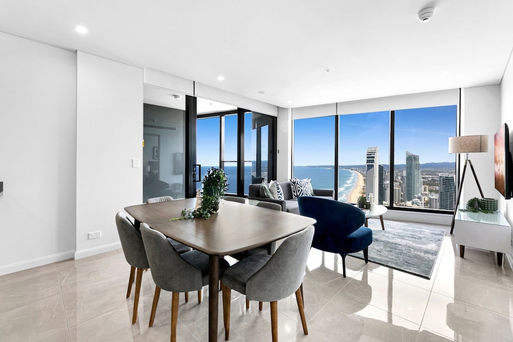 Oceanfront 2-bed With Spectacular View Pool & Gym