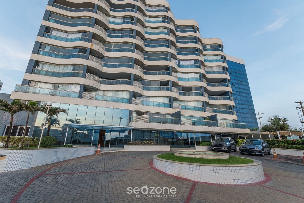 Your Exclusive Stay in a Building With a Pool Just Steps From the sea - WJA
