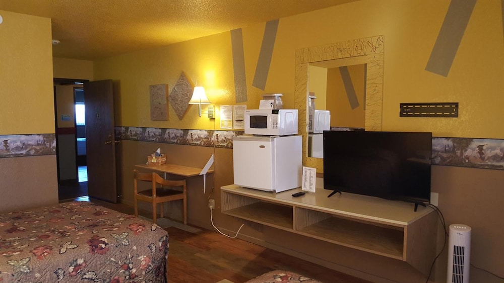 Earth Inn Motel