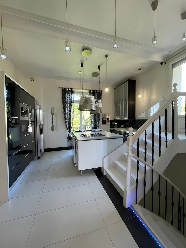Estate in Saint-pavace Near Le Mans Circuit