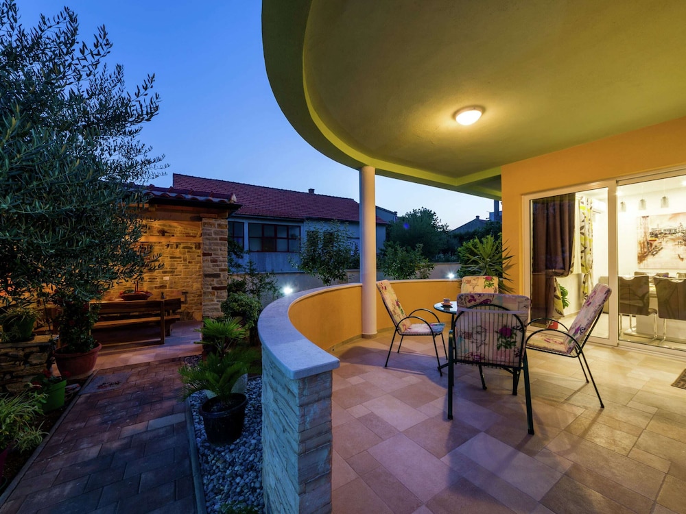 New Luxury Apartment With Nice Garden and Barbecue in a Quiet Area, Wifi view 5