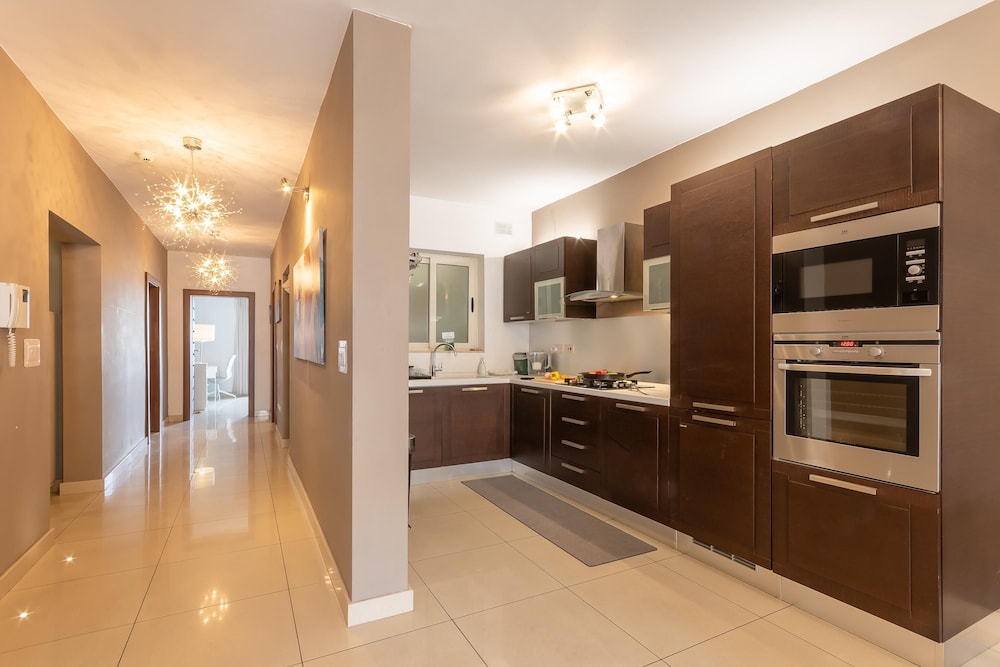 Modern Penthouse Savoy Garden in Gzira
