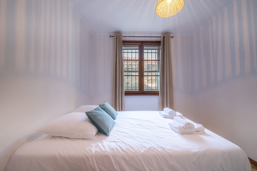 Mas Lou Pitchoun Exceptional Villa Between the Alpilles and Avignon