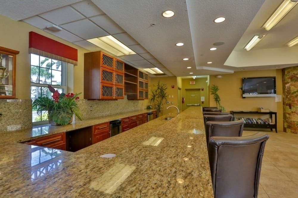 Kid Friendly Condo With Pool, Basketball, Bocce, Hot Tub, And More! 3 Bedroom Condo