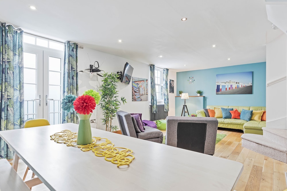 Pebble Mews House | By My Getaways | Parking for one small car