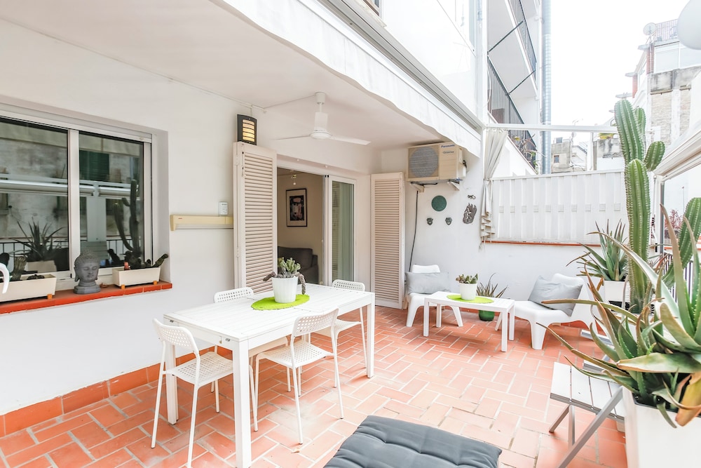 Cuban Green Terrace Apart -1st Floor-center