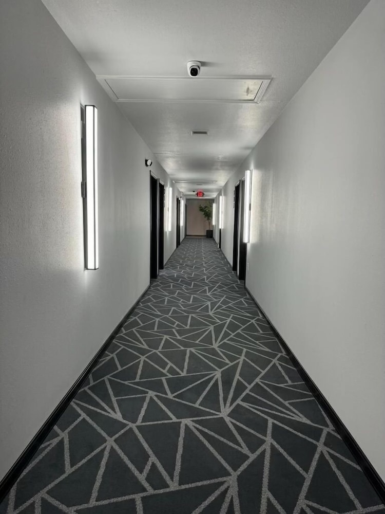 Road House Hotel  RV Park - Property Image 16