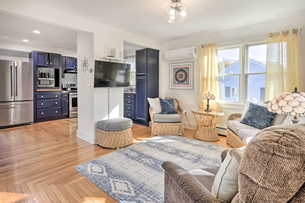 Cozy Historic Wakefield Home Close to Beaches - Property Image 15