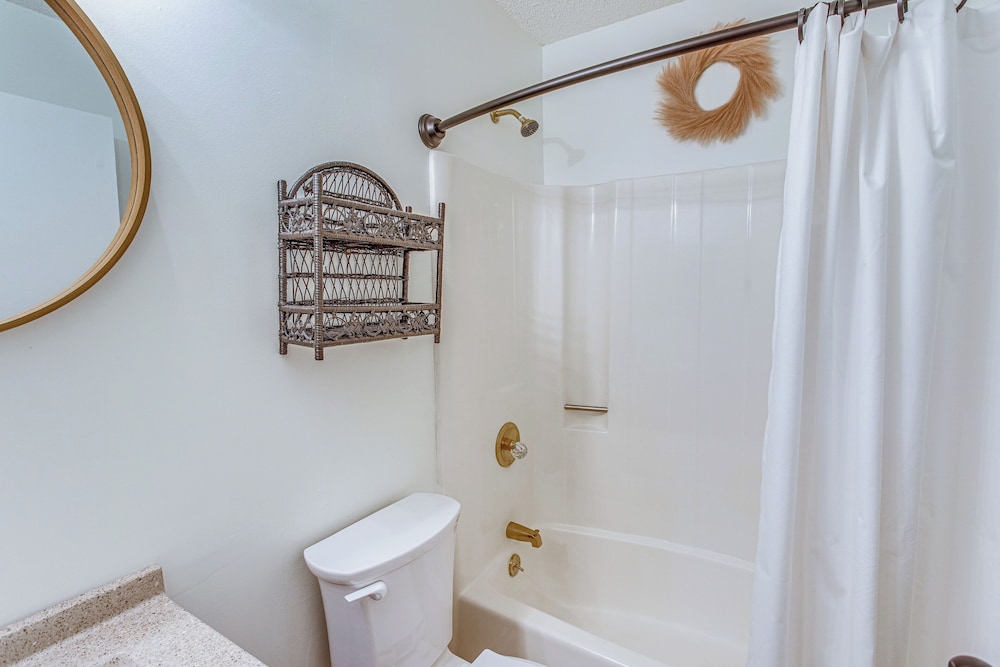 3 Mi to Beach Access: Little River Retreat!