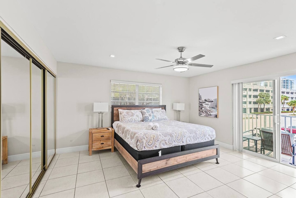 Beach, Pool; Las Olas Getaway