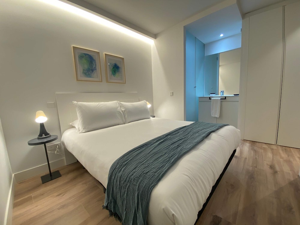w Majestic 2BR at Palacio Real