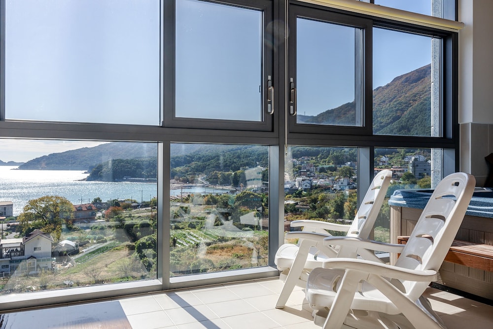 Geoje Pension Kan Pool Villa