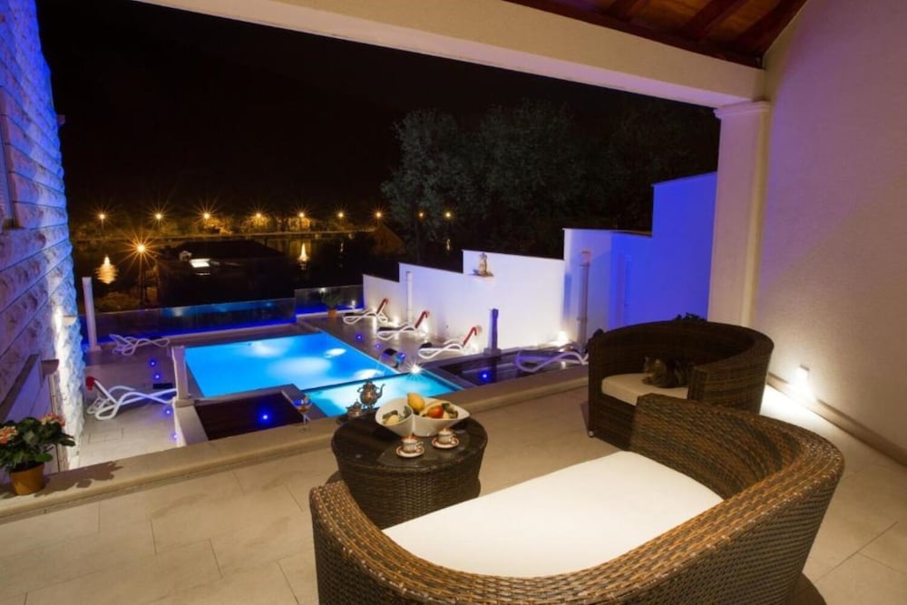 Franco - With sea View and Swimming Pool - H
