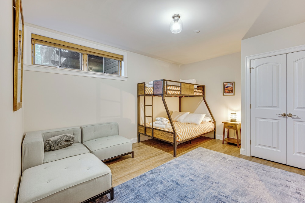Ski-out Family Condo at Cranmore Mountain