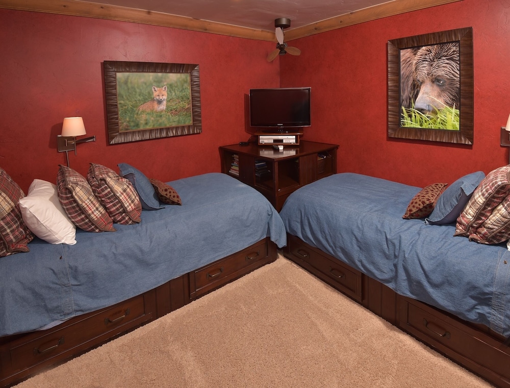 Ski In/out Lodge With Private Lifts, 2br 2ba Next To Golf 2 Bedroom Condo by RedAwning