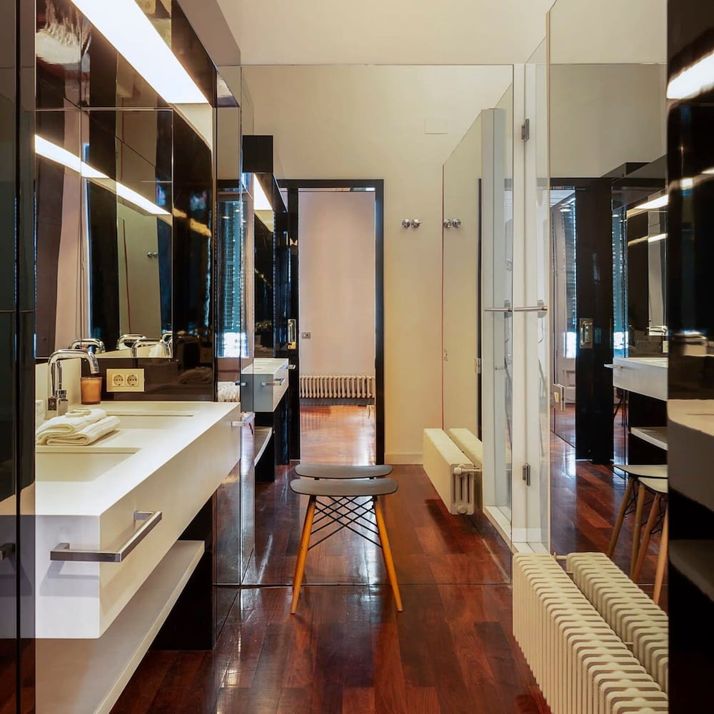 Artist Modernist 3-br Gem Next to Paseo de Gracia