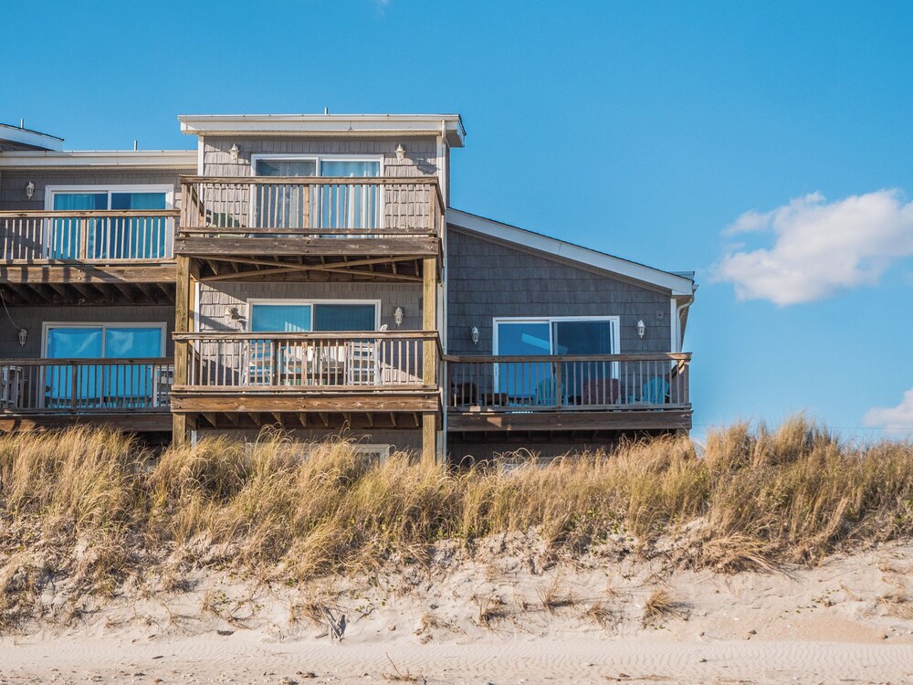 Pelican Nest by Topsail Realty