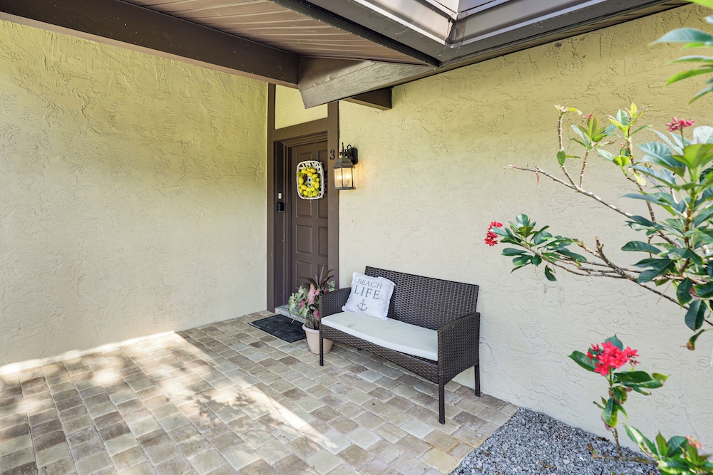 Palm Coast Escape w/ Outdoor Oasis: 6 Mi to Shore!