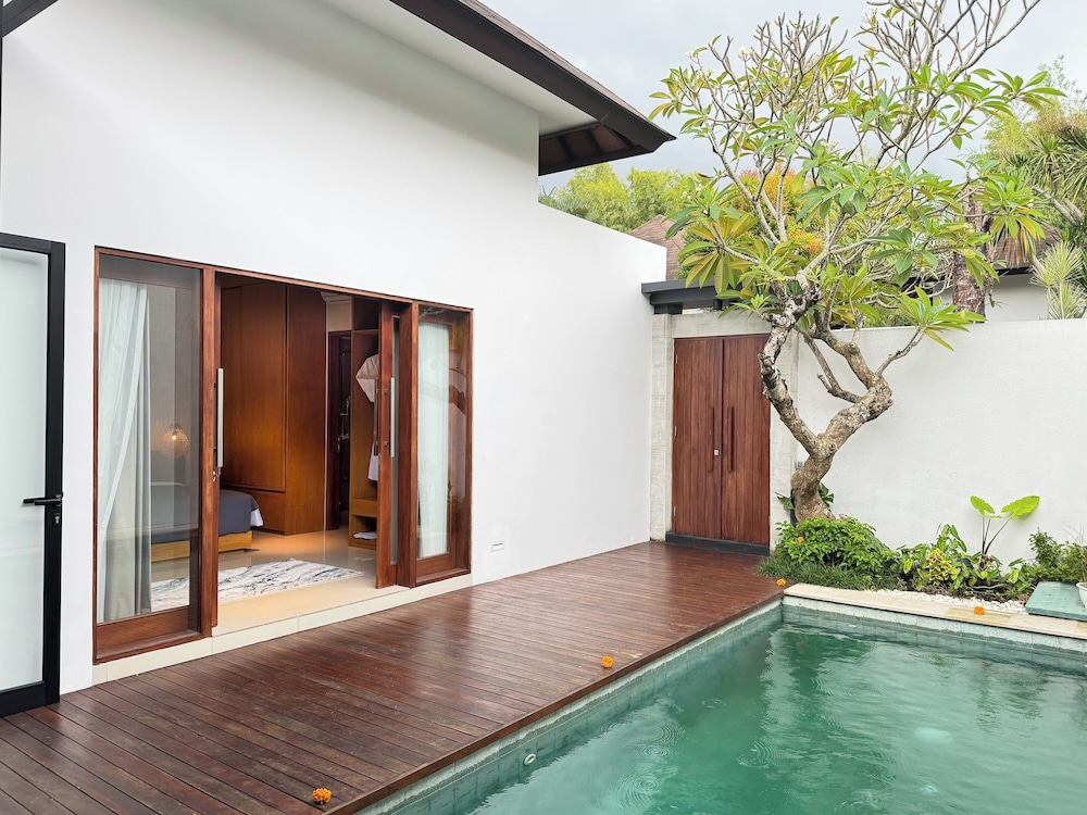 Silk Umalas by Nagisa Bali