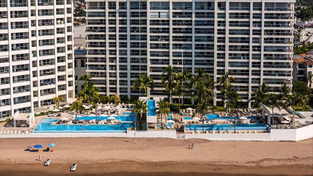 Oceanfront 1BR With Balcony - Sea View Pools