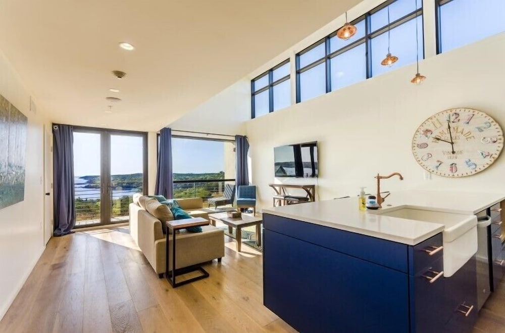 Blue Vista Stone Lodge