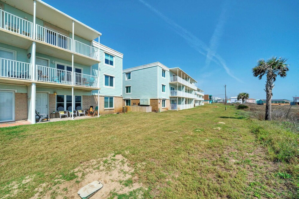 Sleeps 16 2 Beachfront Condos, Pool+pickleball+tennis Island Retreat Complex
