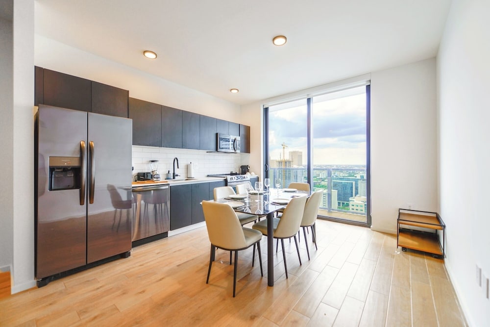 Deluxe Apt Bayside Views Await