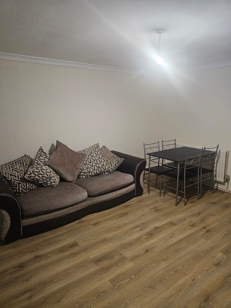 Cozy London Apartment Near River Thames