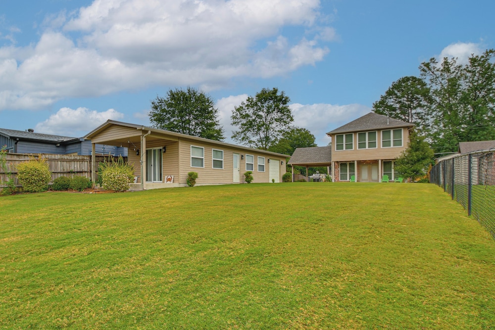 Tranquil Views: Riverfront Retreat in Hot Springs!