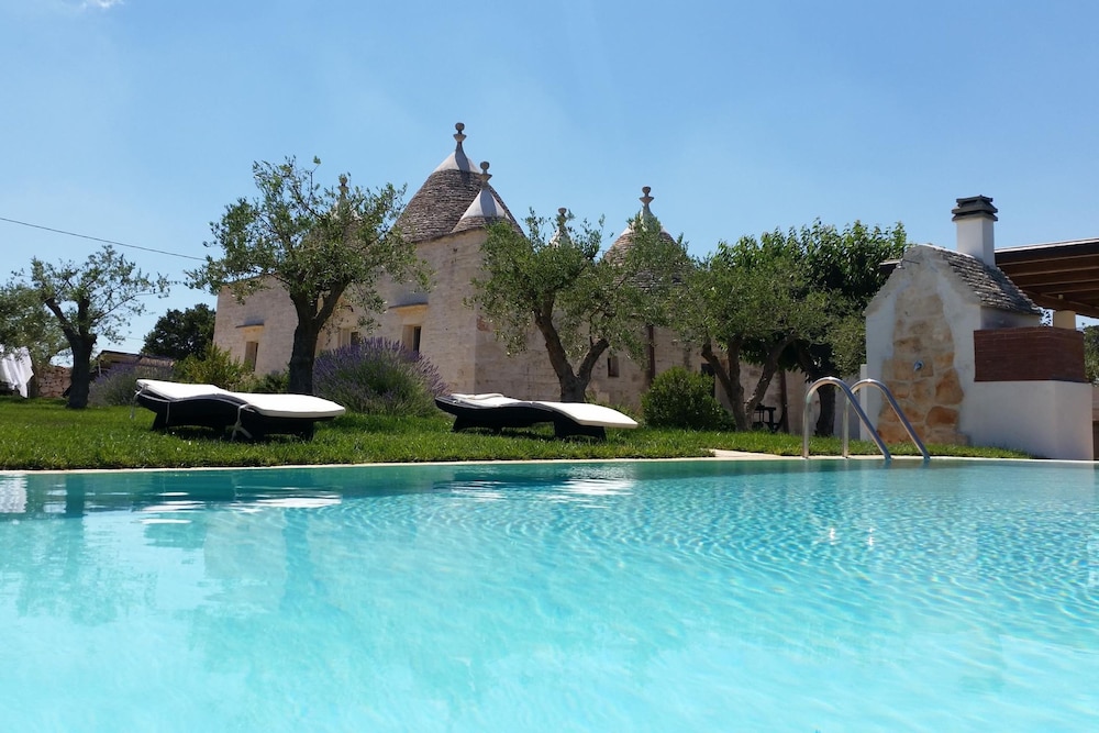 Luxury Trulli Terrarossa With Pool view 4