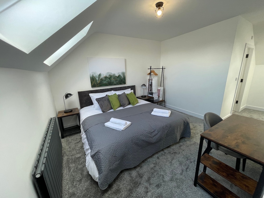 Brand New High Spec House with parking Wi-Fi (B) by HAFH view 2