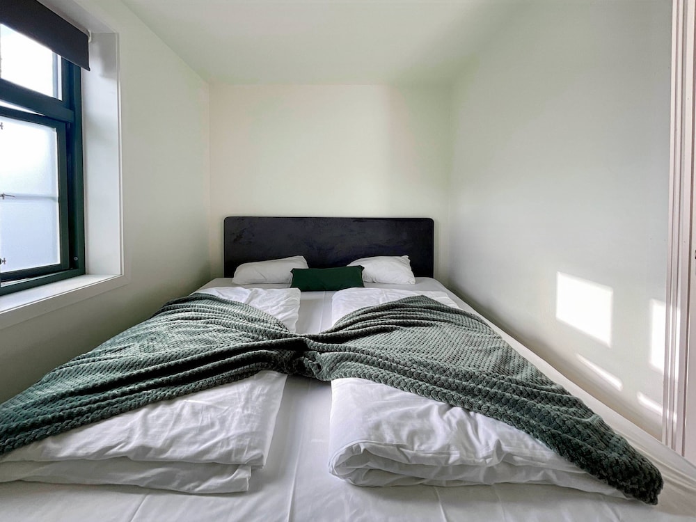 Vibrant Apartment on Bustling Street, Above a Restaurant - Perfect for Tourists, view 3