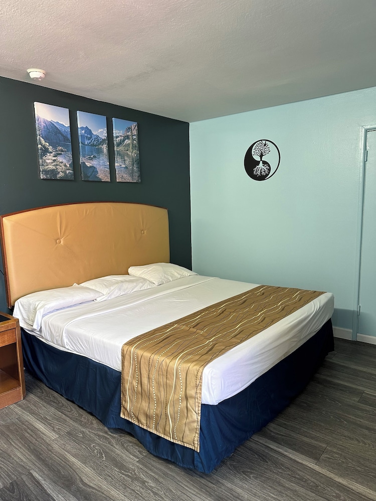 Emporia Vacations - Travel Inn  Suites - Property Image 28