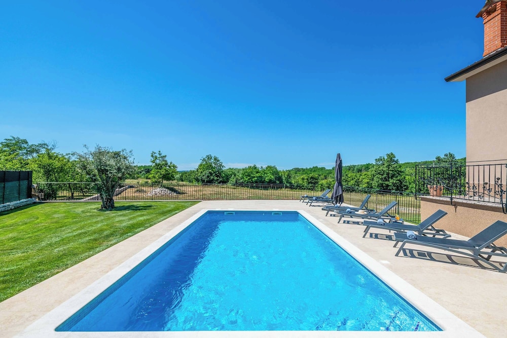 Villa Rosewood