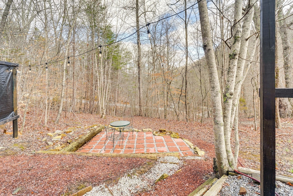 8 Mi to Tellico Plains: House & Cabin Near Trails!
