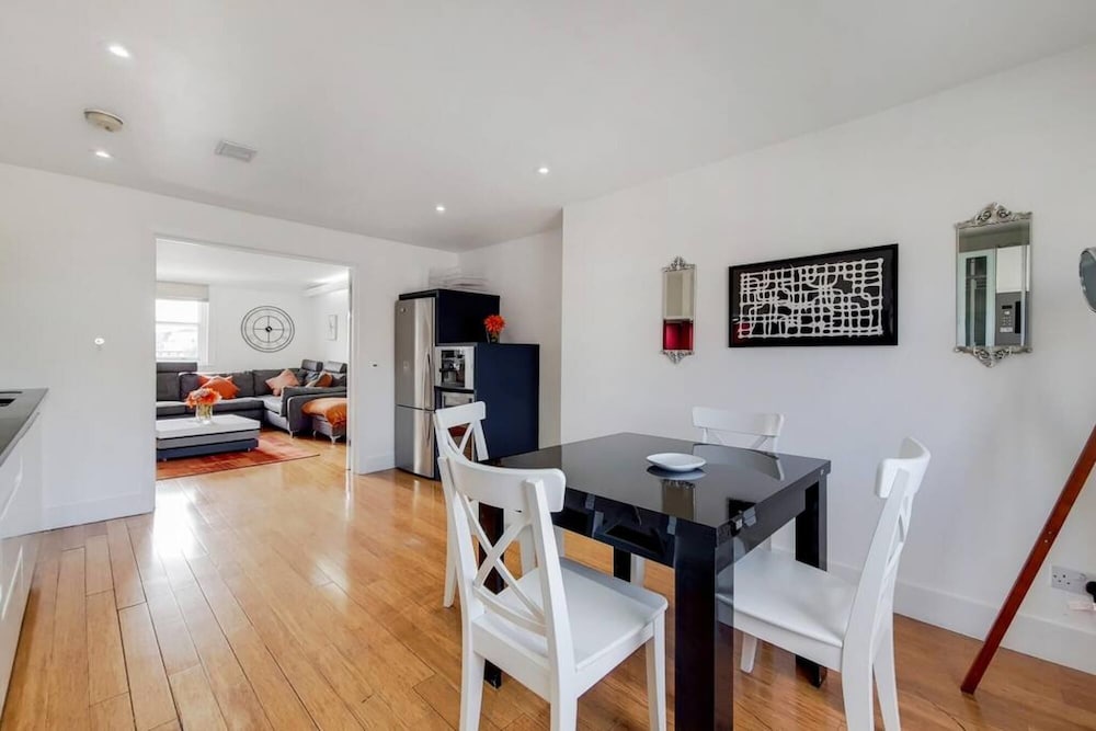 Beautiful 2 Bedroom Apartment In Belgravia view 3